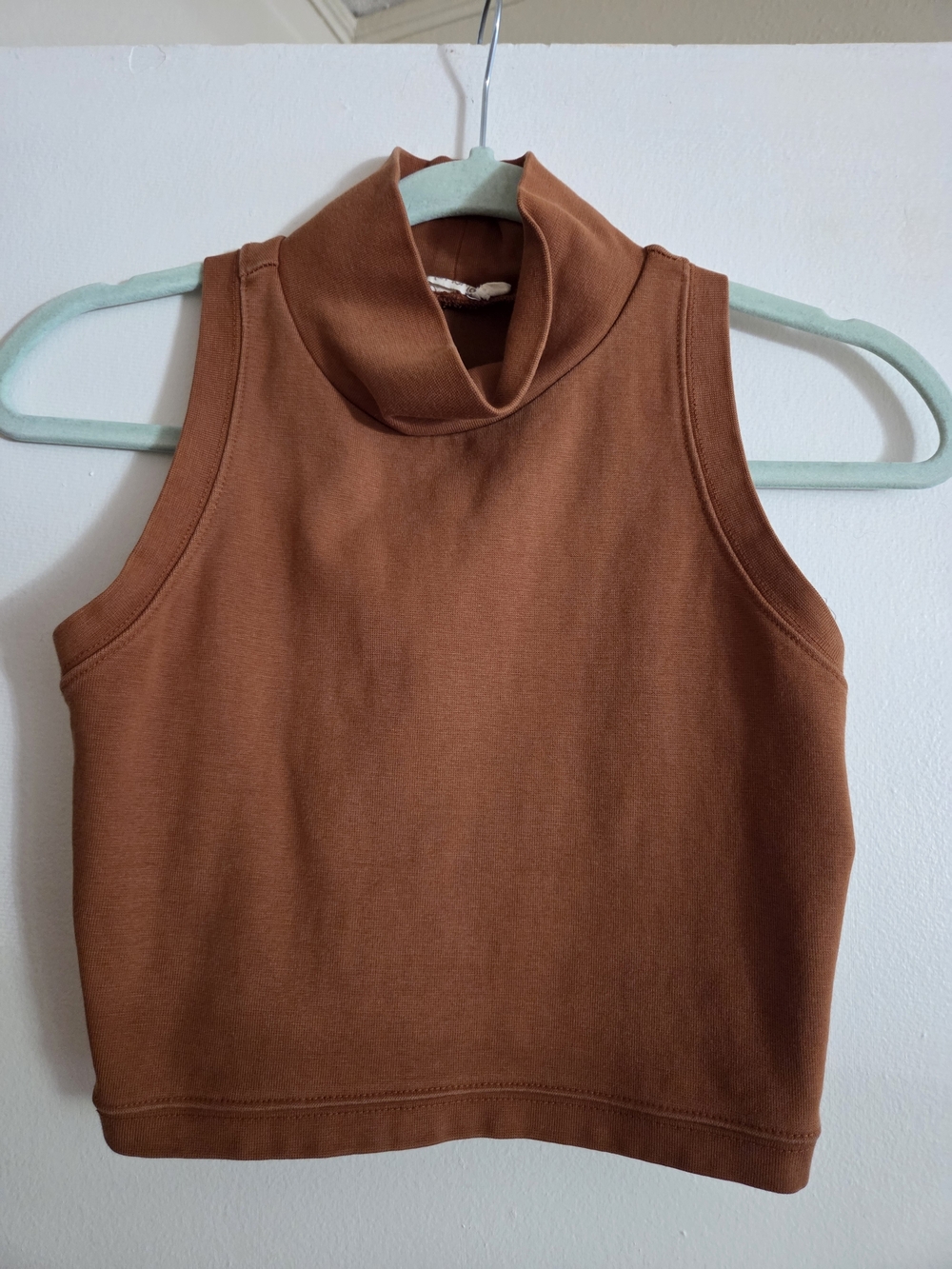 Sleeveless Turtleneck Crop Top - Brown